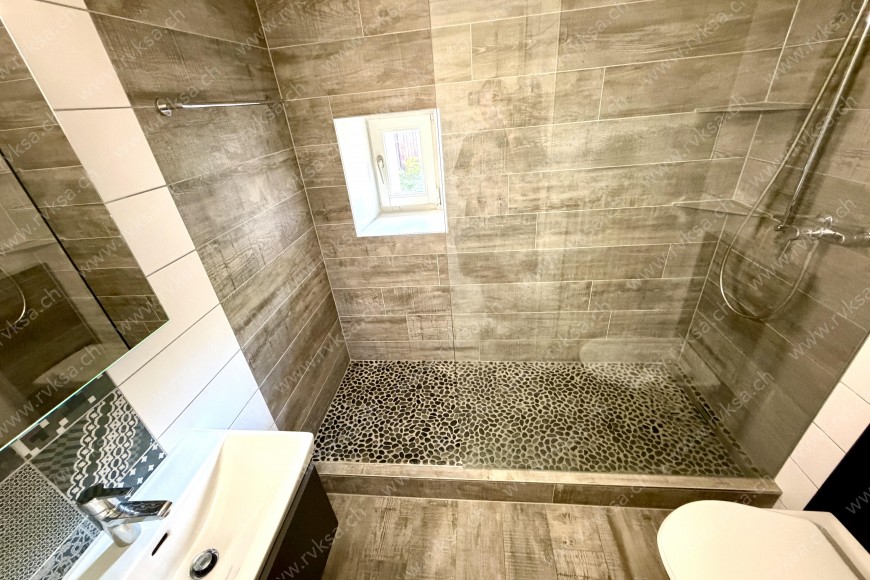 Appartement de 3.5 pièces, 72 m2, à Neuchâtel - Salle de bain 