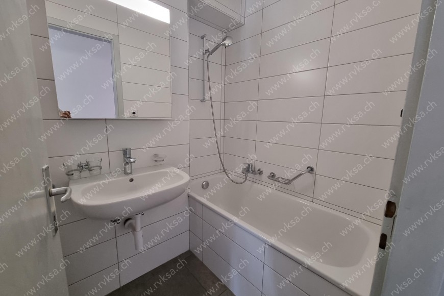 Appartement de 4 pièces, 80 m2, à Peseux Appartement de 4 pièces, 80 m2, à Peseux - Salle de bain
