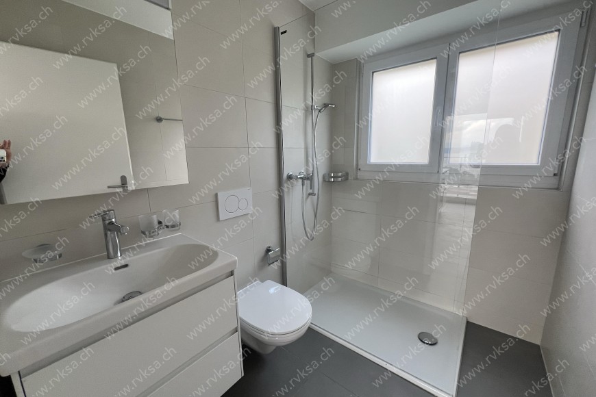 Appartement de 2 pièces, 32.8 m2, à Neuchâtel - Salle de bain Balcon - terrasse 