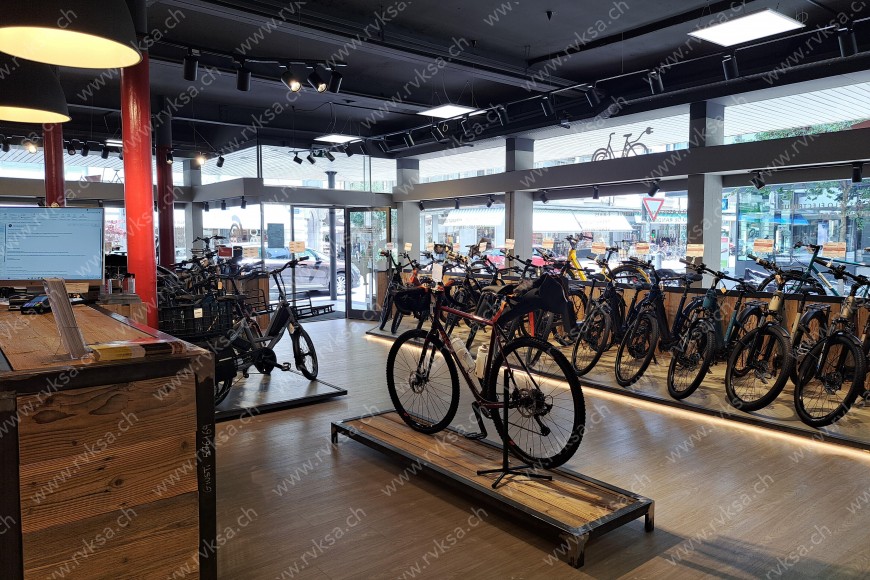 Local commercial de 1 pièce, 364.32 m2, à Bienne - Séjour 