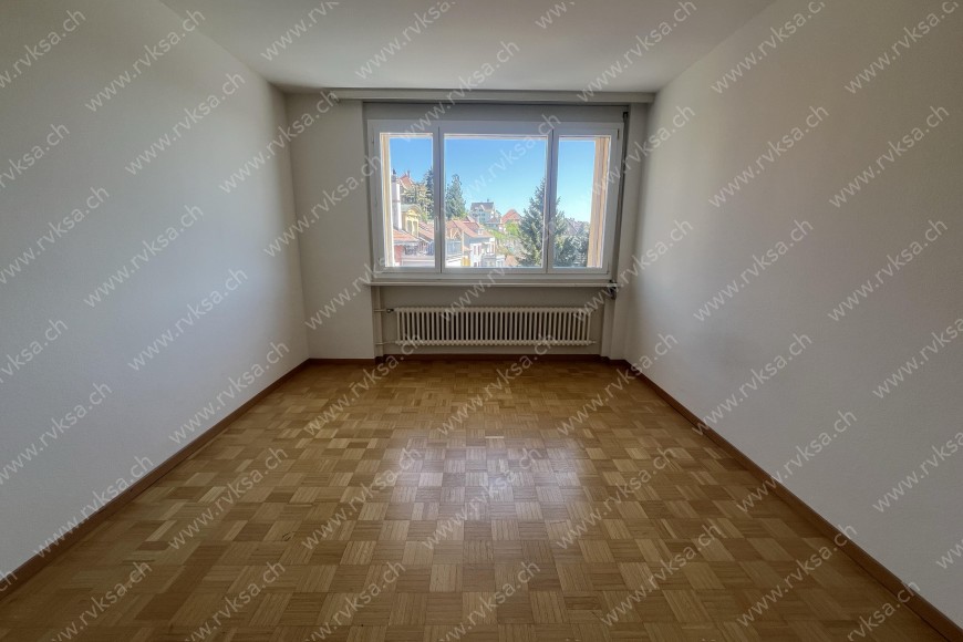 Appartement de 3.5 pièces, à Hauterive - Chambre N°2 