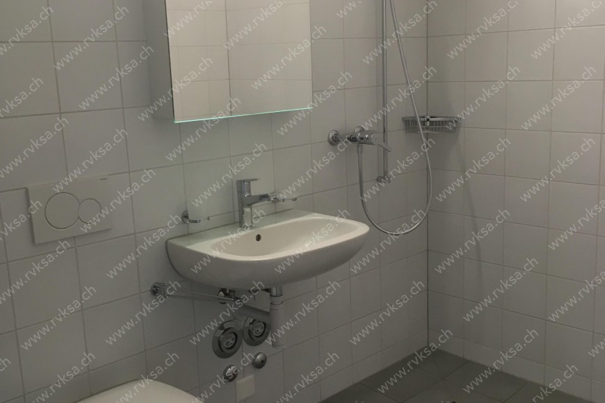 Appartement de 3 pièces, 69.9 m2, à Bôle Appartement de 3 pièces, 69.9 m2, à Bôle - Salle de bain