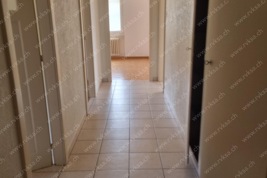 Appartement de 3 pièces, 66 m2, à Les Geneveys-sur-Coffrane Appartement de 3 pièces, 66 m2, à Les Geneveys-sur-Coffrane - Hall