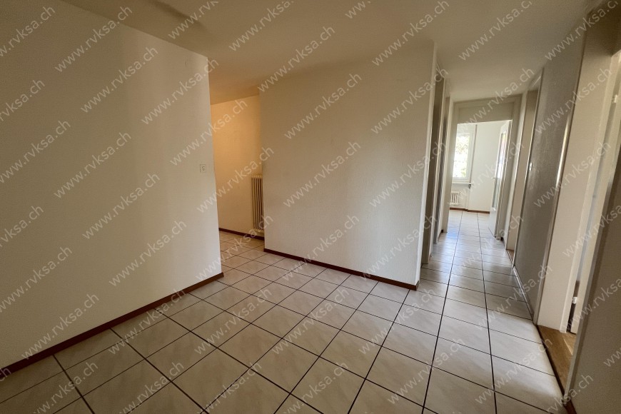 Appartement de 3.5 pièces, à Hauterive - Hall 