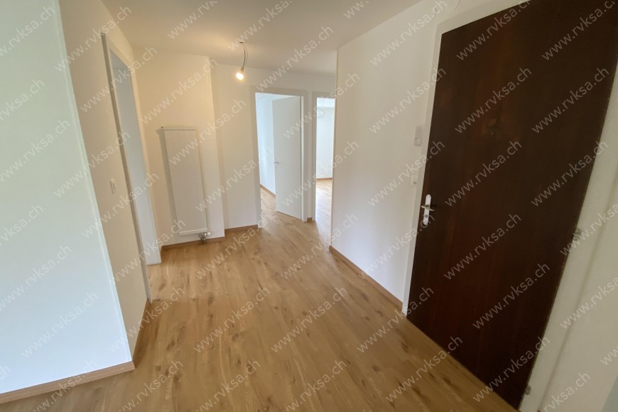 Appartement de 4 pièces, 85 m2, à Boudry - Hall 