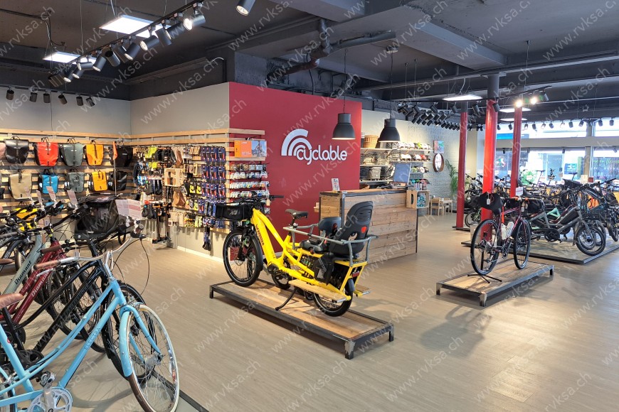Local commercial de 1 pièce, 364.32 m2, à Bienne - Séjour 