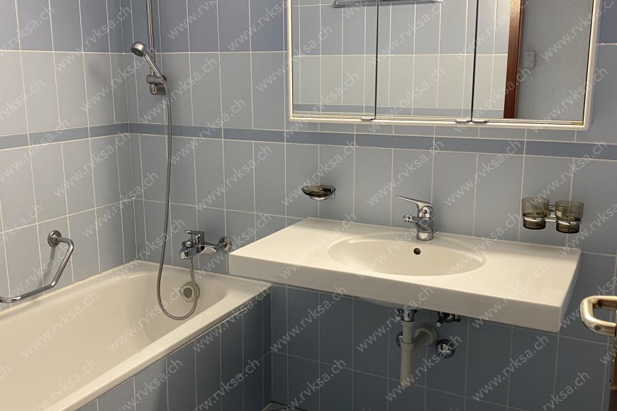 Appartement de 3.5 pièces, 88.4 m2, à Boudry Appartement de 3.5 pièces, 88.4 m2, à Boudry - Salle de bain