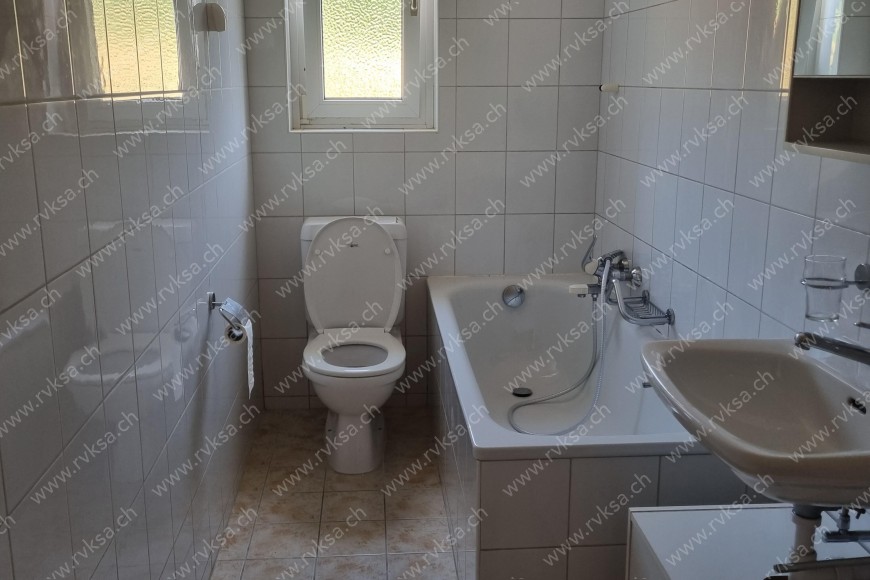 Appartement de 3 pièces, 66 m2, à Les Geneveys-sur-Coffrane Appartement de 3 pièces, 66 m2, à Les Geneveys-sur-Coffrane - Salle de bain
