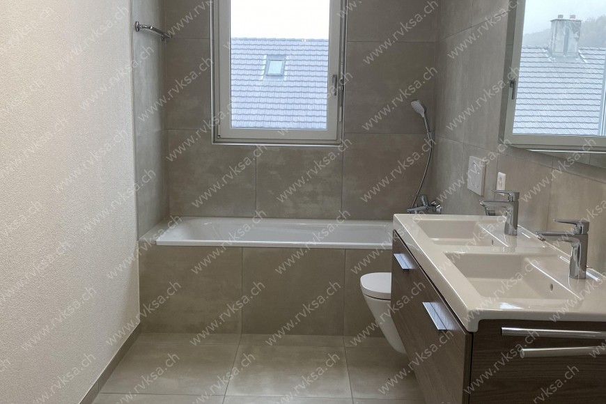 Appartement de 4.5 pièces, 114.6 m2, à Peseux - Salle de bain 