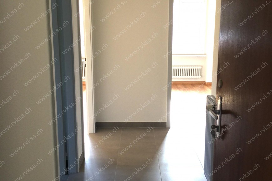 Appartement de 4 pièces, 80 m2, à Peseux Appartement de 4 pièces, 80 m2, à Peseux - Corridor