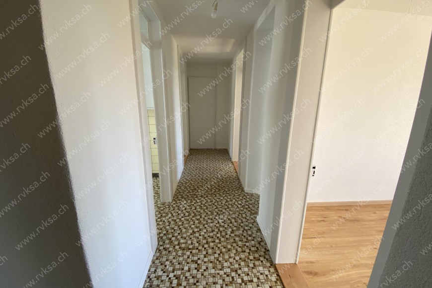 Appartement de 3 pièces, 65 m2, à Neuchâtel - Hall Corridor 