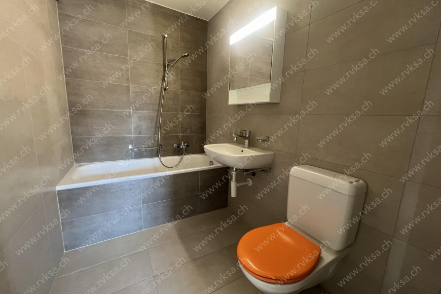Appartement de 3.5 pièces, à Hauterive - Salle de bain 