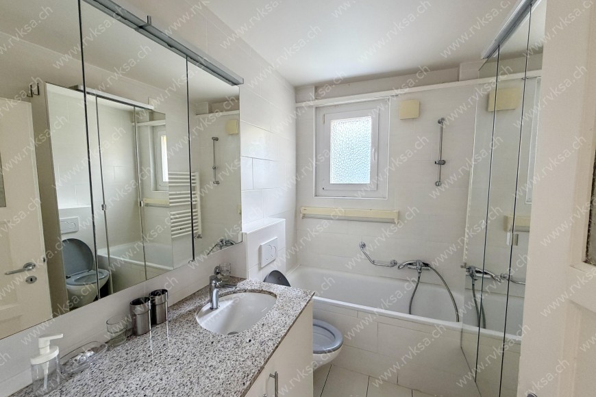 Appartement de 4 pièces, 90 m2, à Neuchâtel - Salle de bain 
