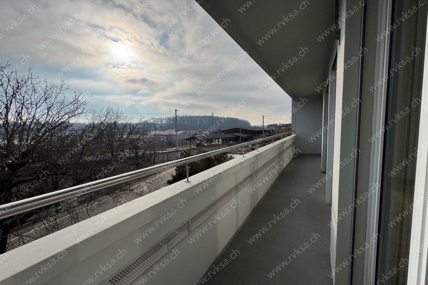 Appartement de 4 pièces, 74 m2, à Cornaux - Balcon - terrasse Vue 