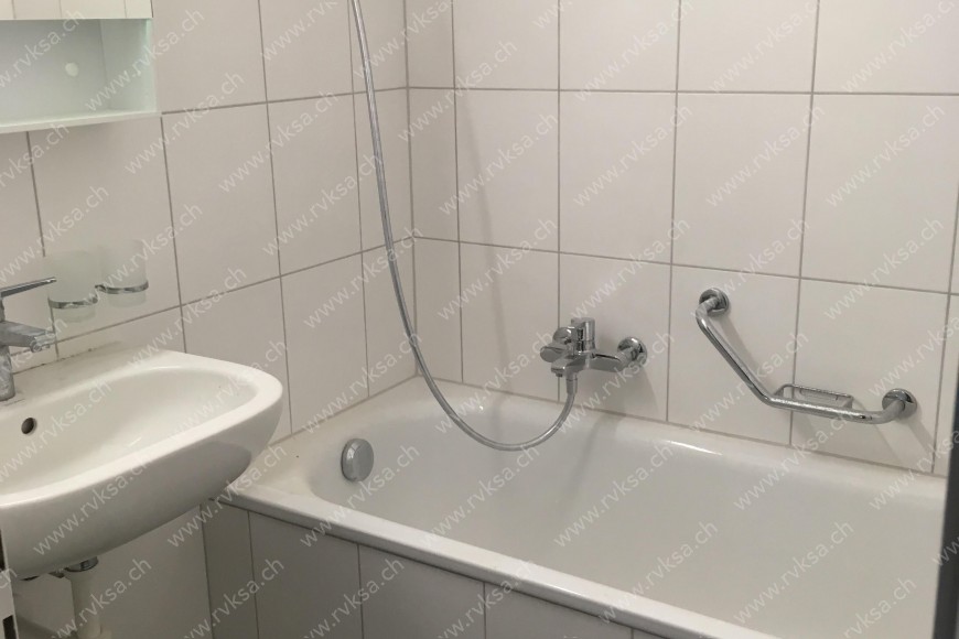 Appartement de 3 pièces, 59 m2, à Cornaux - Salle de bain 