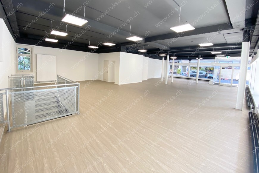 Local commercial de 1 pièce, 364.32 m2, à Bienne - Séjour 