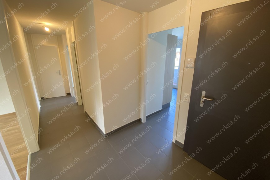 Appartement de 3.5 pièces, 65 m2, à Boudry - Corridor 