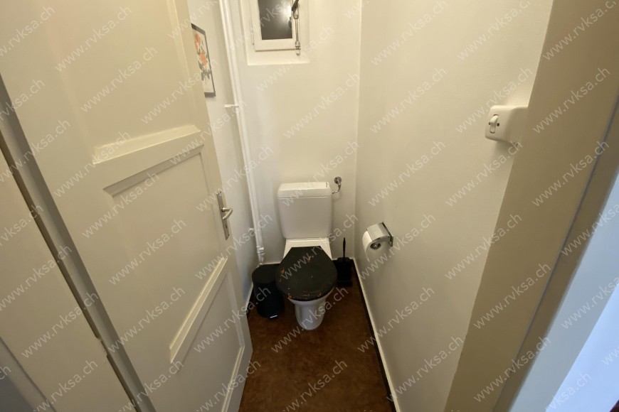 Appartement de 4 pièces, 130 m2, à Neuchâtel - WC séparé 