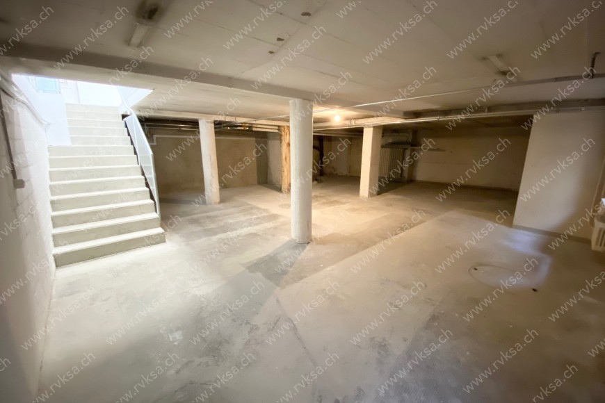 Local commercial de 1 pièce, 364.32 m2, à Bienne - Chambre N°1 