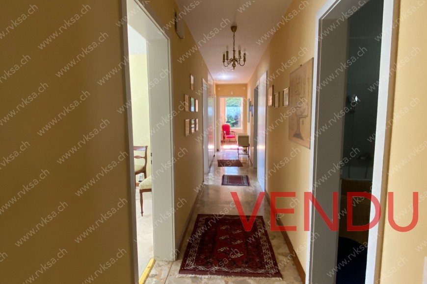 Couloir de distribution Nord-Ouest (chambre et sdb)