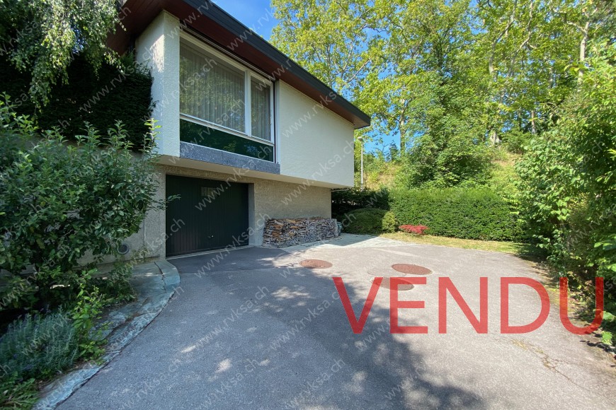 Façade Sud - Accès véhicule