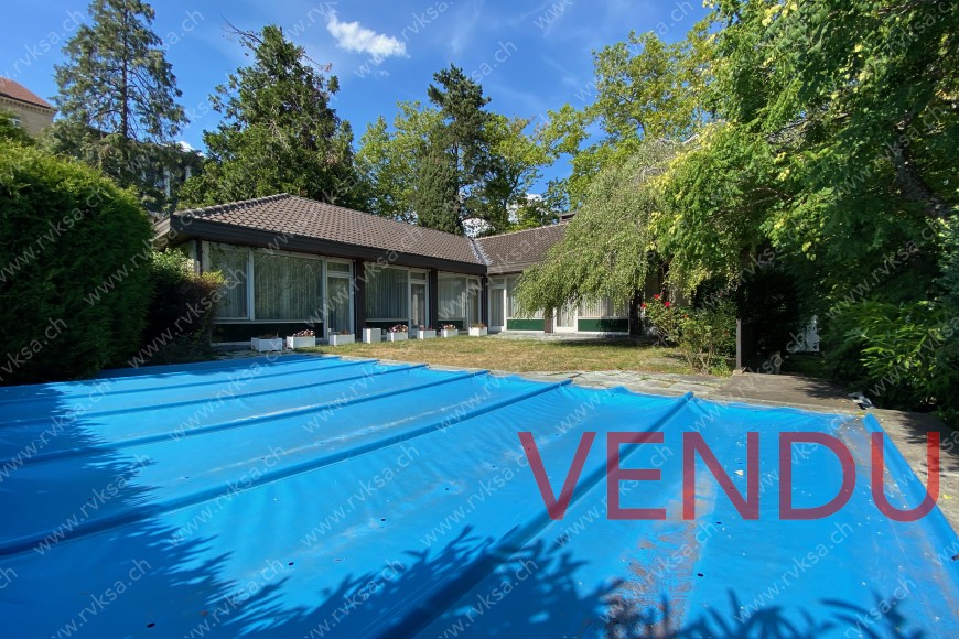 Vue maison depuis piscine