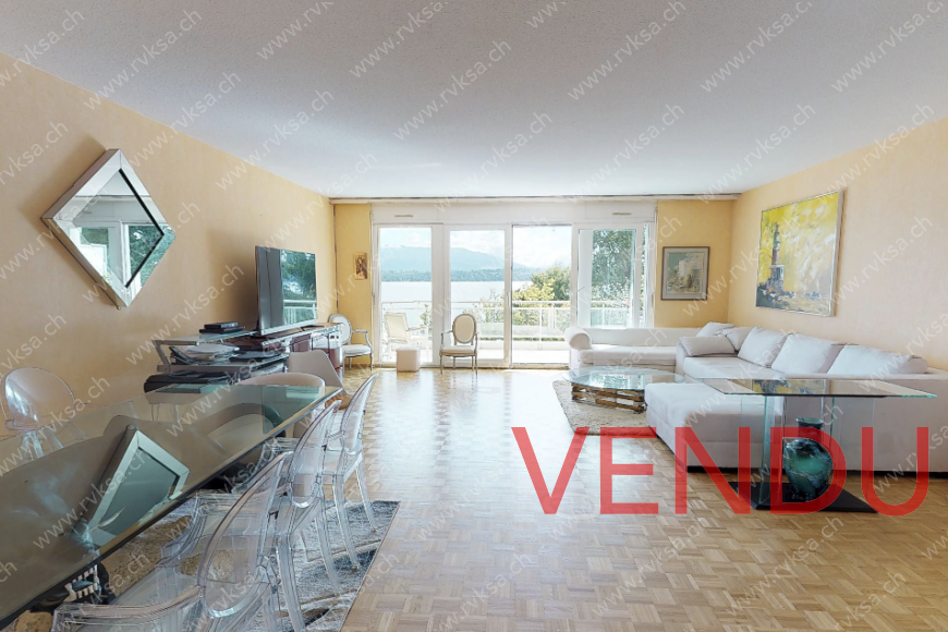 Salon, salle à manger depuis entrée