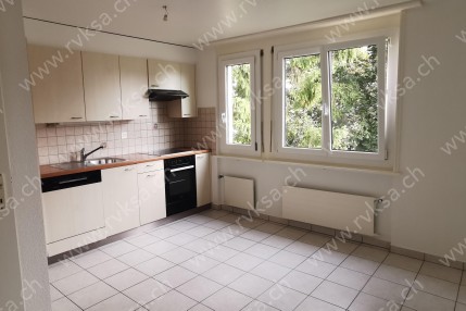 Appartement de 4 pièces, 90 m2, à Les Geneveys-sur-Coffrane - Séjour 