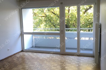 Appartement de 3 pièces, 59 m2, à Cornaux - Séjour 