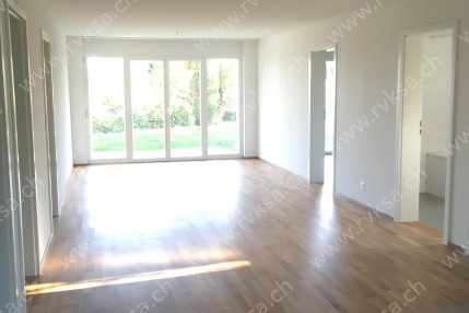 Appartement de 5 pièces, 105 m2, à Bôle - Séjour 